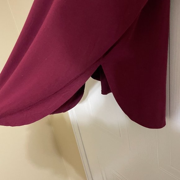 Babaton Burgundy Slitted Flowy Shirt - Picture 4 of 6